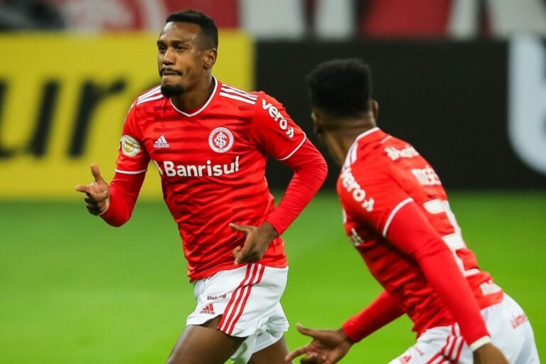 Atlético-MG está disposto a pagar R$ 11 milhões por Edenilson; Inter pede mais