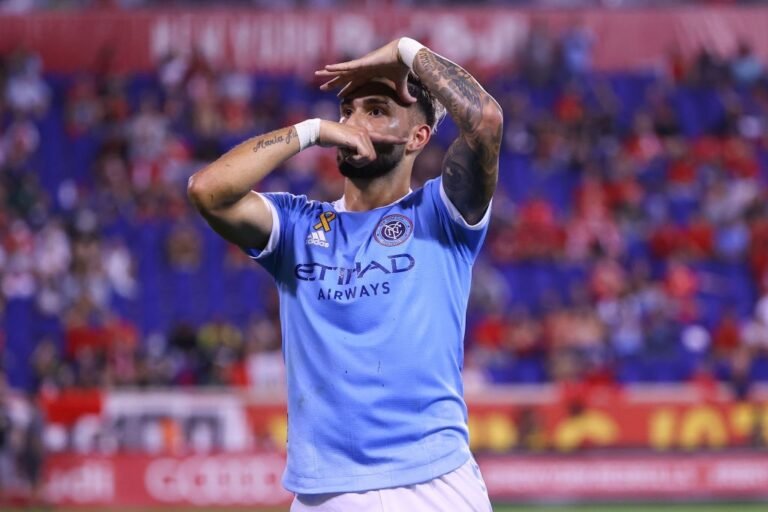 Alvo do Palmeiras, Castellanos encaminha acerto com clube da Premier League