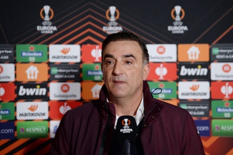 Atlético-MG faz sondagem, mas não quer pagar multa rescisória de Carvalhal