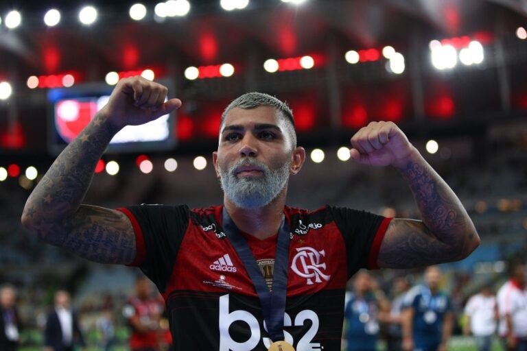 Site espanhol inclui Gabigol entre opções de Laporta para reforçar ataque do Barcelona