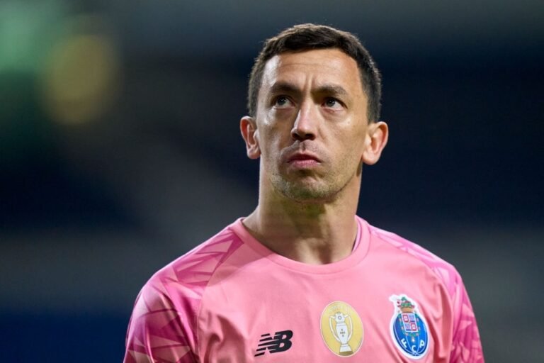 Flamengo se interessa em goleiro do Porto, mas prioriza opções brasileiras