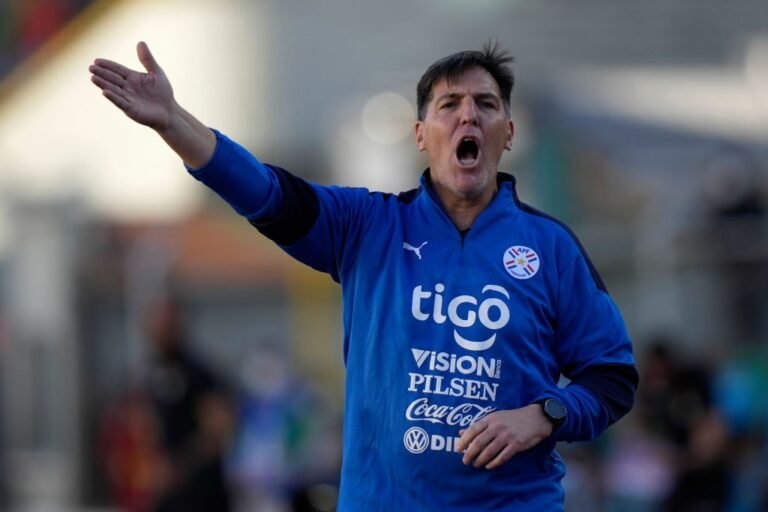 Atlético-MG não desiste de Carvalhal, mas abre negociação com Berizzo