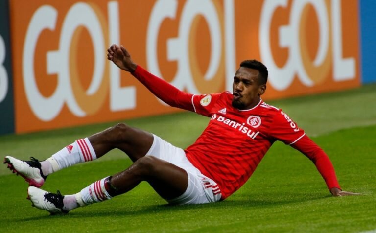 Atlético-MG faz nova proposta ao Inter por Edenilson; veja valores