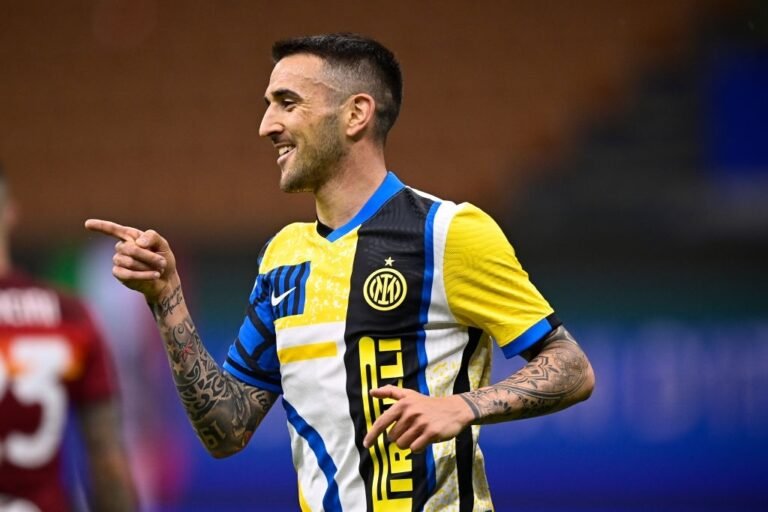 Inter de Milão define preço para negociar Vecino com Flamengo; veja valores
