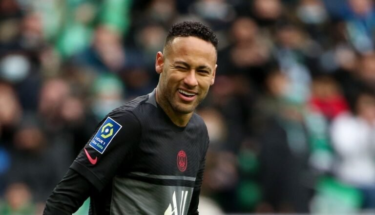 De olho no Real Madrid, PSG define data de retorno para Neymar