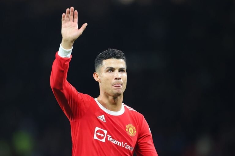 Cristiano Ronaldo terá redução salarial caso United não se classifique para Champions