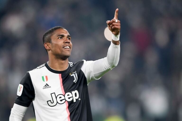 Juventus tem interesse no retorno de Douglas Costa, diz jornalista