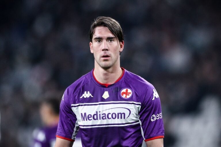 Juventus define fórmula para superar Arsenal e contratar Vlahovic