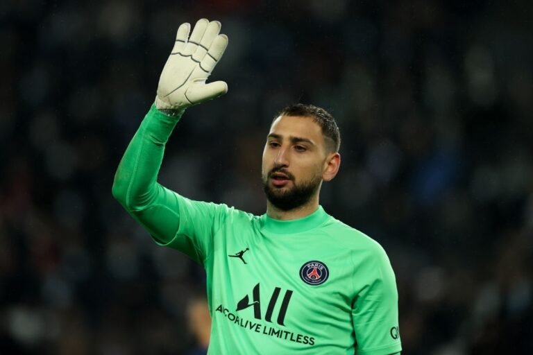 Barcelona tenta realizar troca com PSG entre Ter Stegen e Donnarumma