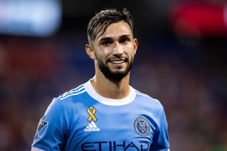 Palmeiras não desiste de Castellanos e deve aumentar proposta, diz jornal