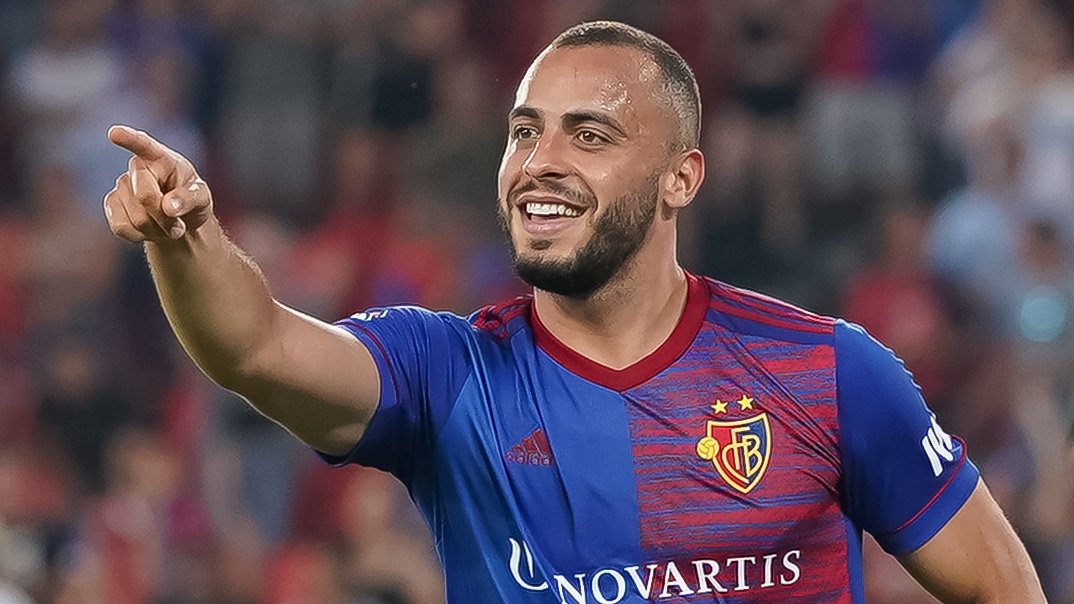 Especulado no Corinthians, Arthur Cabral chega na Itália para assinar com Fiorentina