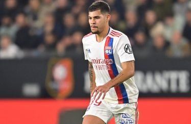 Lyon oferece renovação a Bruno Guimarães, que pode seguir para a Premier League