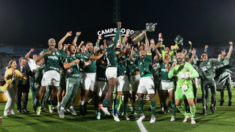 Palmeiras vai relembrar conquista da Libertadores ao exibir taça em estreia do Paulistão