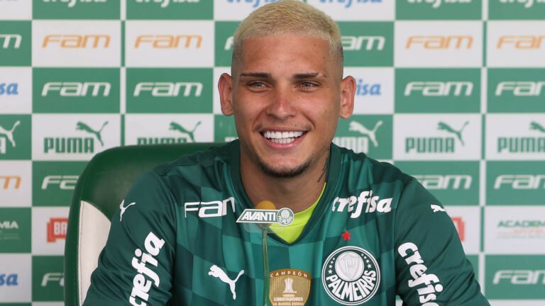 Rafael Navarro não se incomoda por Palmeiras buscar outro camisa 9