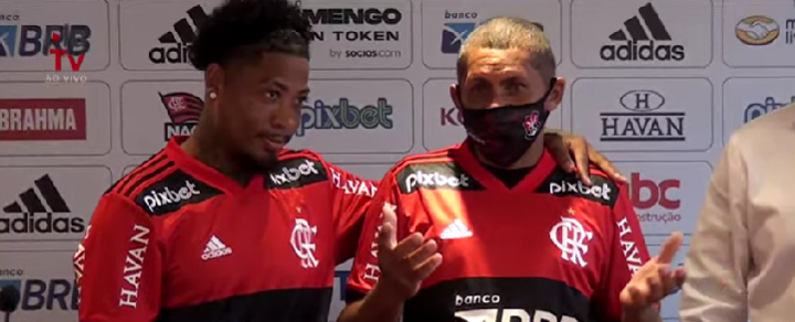 Marinho leva seu pai para apresentação no Flamengo: “Realizando um sonho da nossa família”