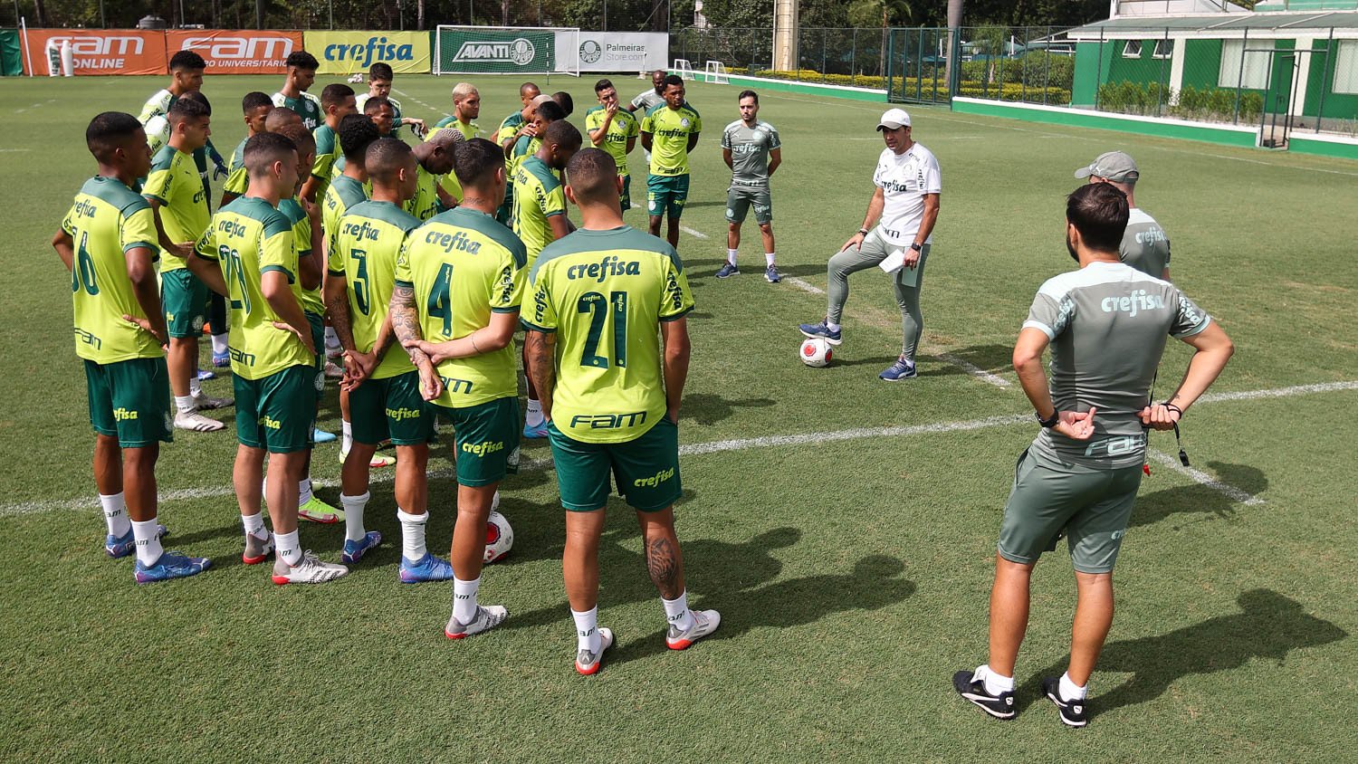 Palmeiras realiza treino com garotos campeões da Copinha
