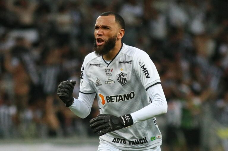 Everson e Junior Alonso lideram listas dos atletas que mais jogaram no mundo em 2021