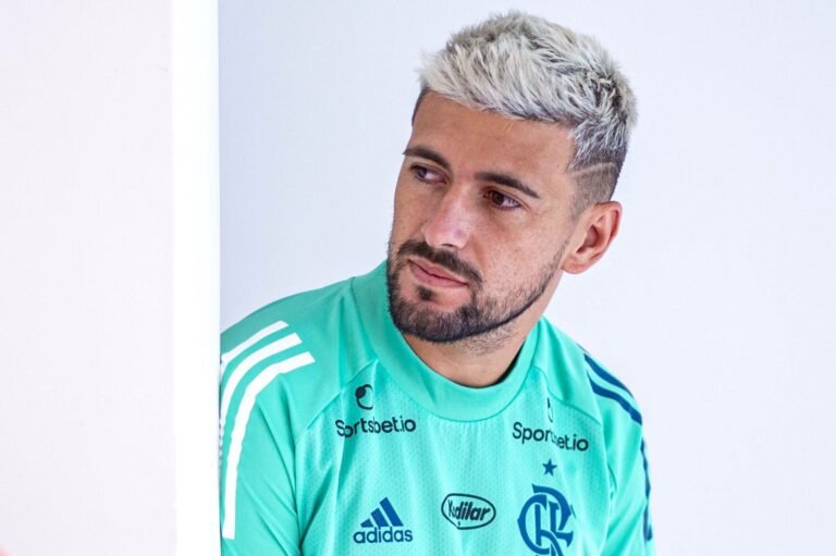 Flamengo resolve pendência e encaminha renovação de Arrascaeta até 2026