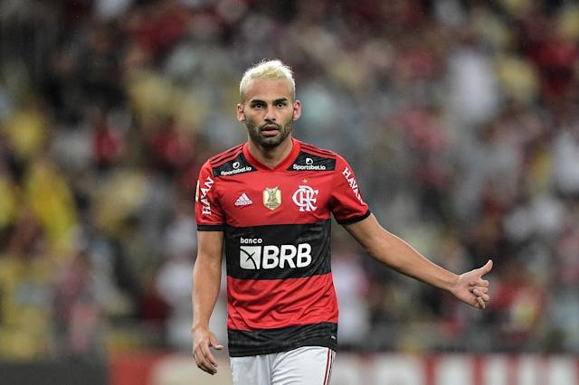 Flamengo acerta detalhes com Lille e encaminha compra de Thiago Maia