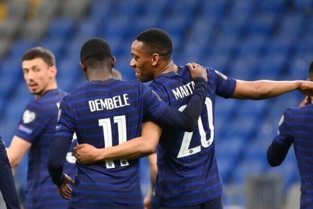 Barcelona pode usar Dembélé como moeda de troca com Manchester United