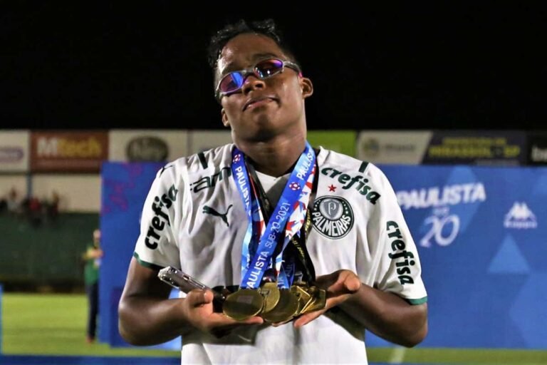 Barcelona pretende desembolsar cerca de R$ 283 milhões para contratar Endrick