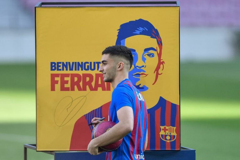 Barcelona ainda não registrou Ferrán Torres