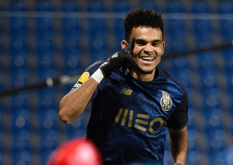 Tottenham faz proposta por Luis Díaz, do Porto