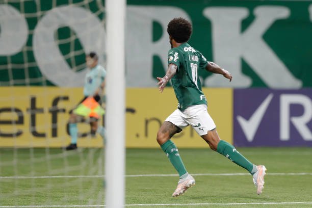 Fora dos planos do Palmeiras, Luiz Adriano pode ser emprestado ao Botafogo