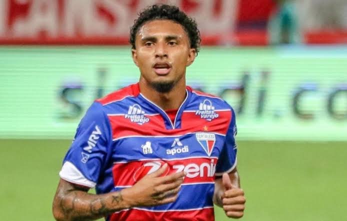 Corinthians confirma venda de Éderson para clube italiano