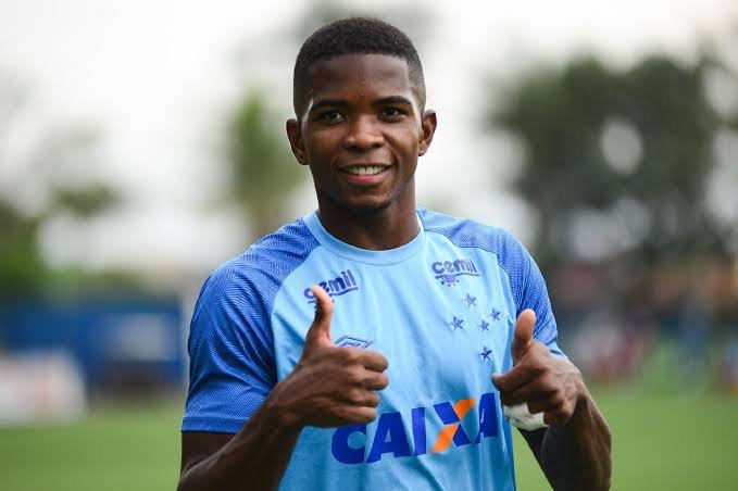 Clube japonês define preço para negociar Cacá com o Grêmio
