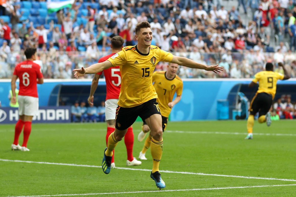 Barcelona mostra interesse em Thomas Meunier, do Borussia Dortmund