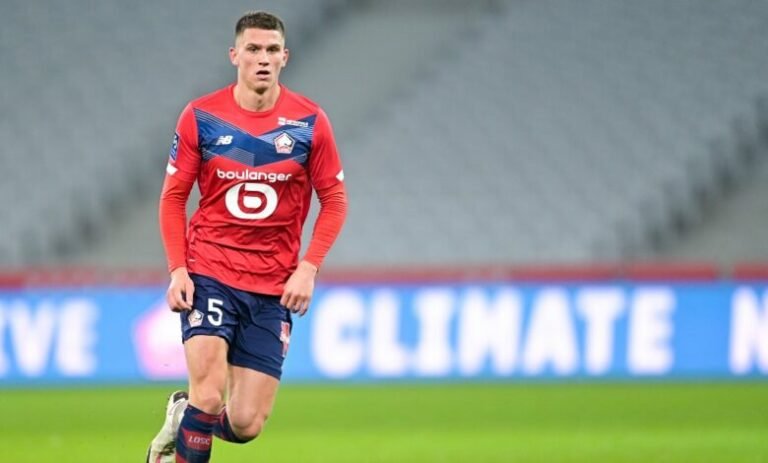 Newcastle e Milan desejam contratação de zagueiro do Lille