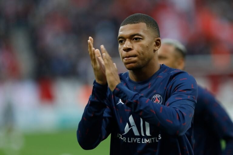 PSG anuncia lesão de Mbappé em músculo adutor e jogador pode ficar de fora das oitavas da Champions