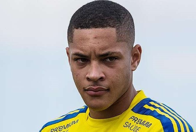Vitor Roque testa positivo para Covid-19 e desfalca o Cruzeiro na estreia da Copinha