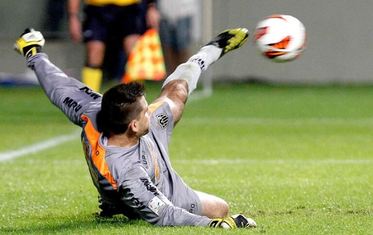 ‘El Turco’ fala sobre expectativa para 2022 e brinca sobre defesa de pênalti do goleiro Victor