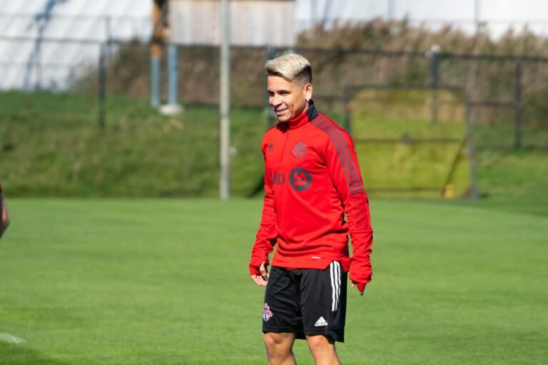 Flamengo faz proposta para contratar Soteldo; alto salário trava acerto