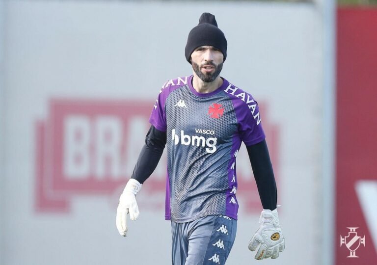 Vanderlei é reintegrado ao elenco do Vasco
