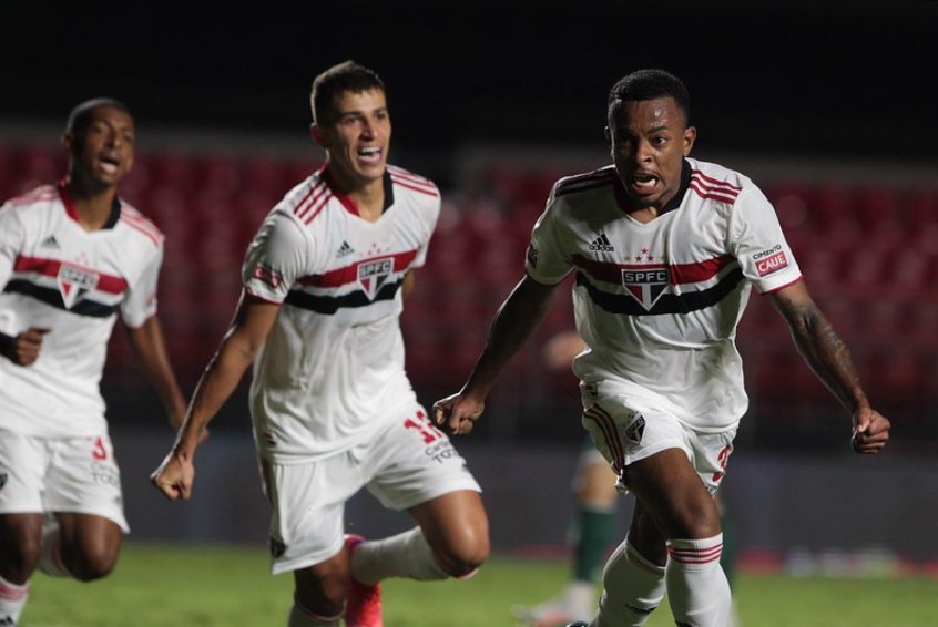 Vaza imagem de suposto uniforme principal do São Paulo