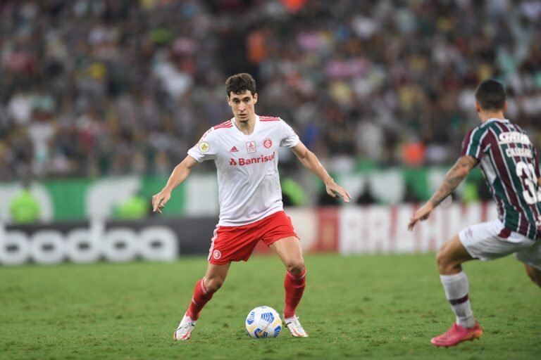 Chegada de Gabriel ao Inter pode indicar a saída de Dourado