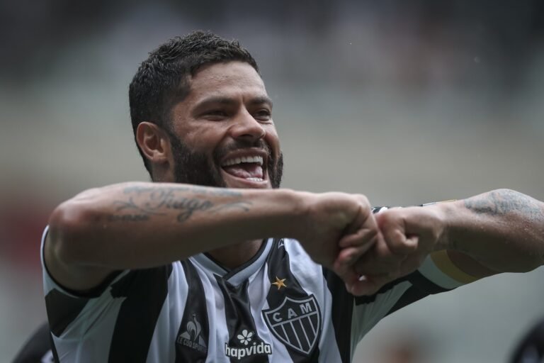 Com dois gols marcados, Hulk se aproxima do top-5 maiores goleadores brasileiros do século XXI