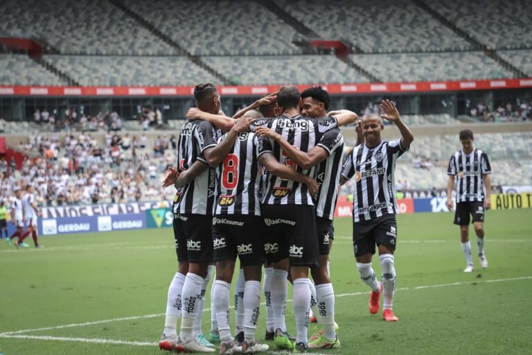 Com perfil diferente no mercado, Atlético Mineiro gasta pouco em reforços