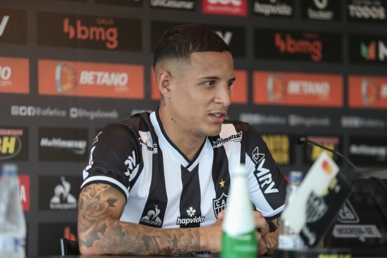 Guilherme Arana fala sobre o sonho de disputar uma Copa do Mundo e seu período no futebol europeu