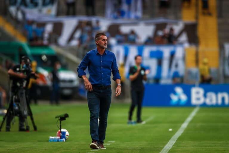 Dênis Abrahão elogia Vagner Mancini: “Merece ir para o Real Madrid”