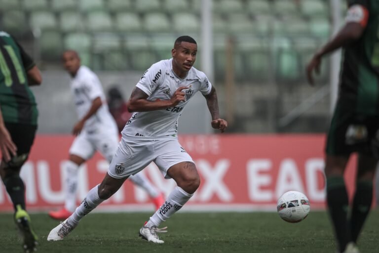Eleito melhor volante em premiação, Jair destaca coletivo forte do Atlético Mineiro