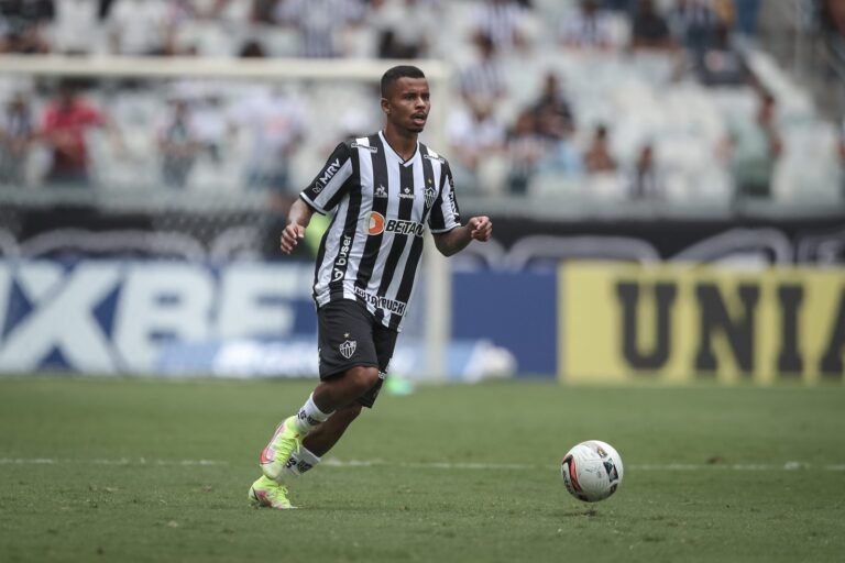 Allan fala sobre desejo de voltar ao Liverpool