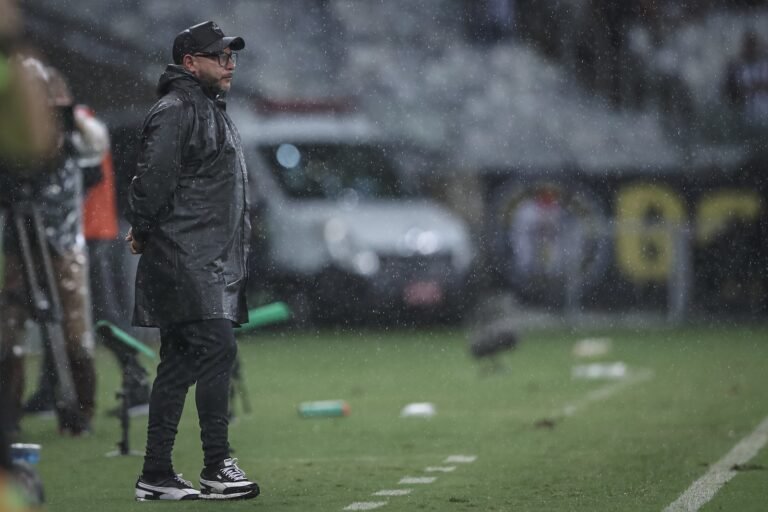 El turco fala sobre time definido para a Supercopa; Veja a provável escalação