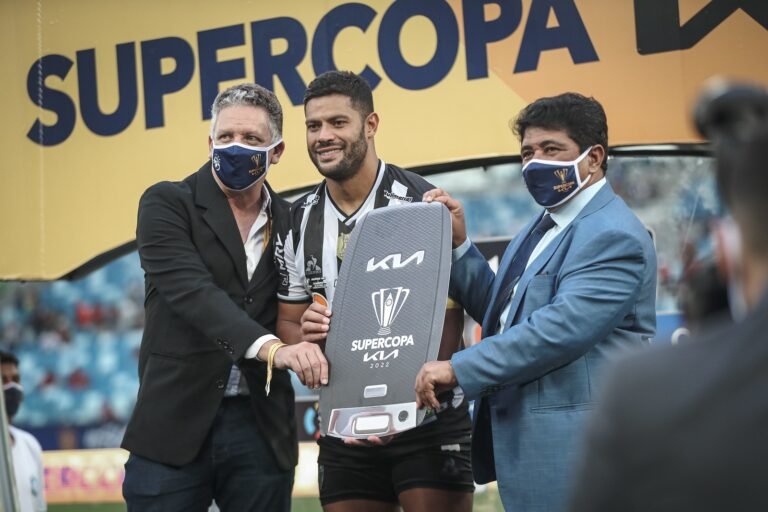Hulk vence sua sexta Supercopa na carreira e chega a 22 títulos oficiais