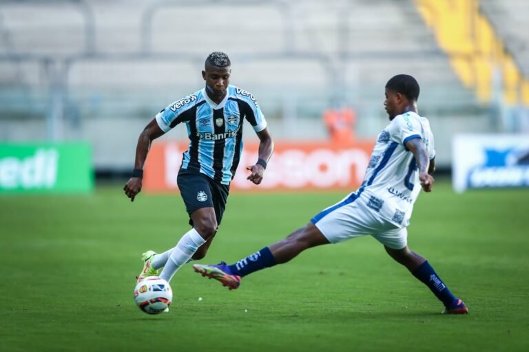 Mancini elogia a reestreia de Orejuela pelo Grêmio: “Foi muito bem”