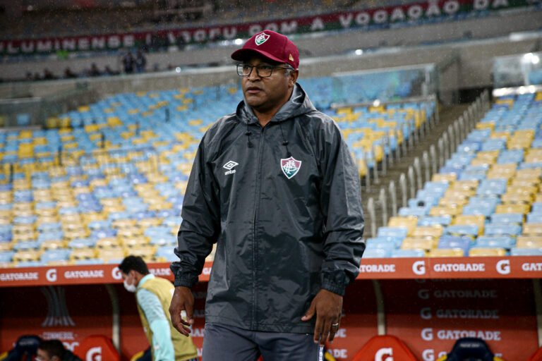 Grêmio encaminha a contratação do técnico Roger Machado