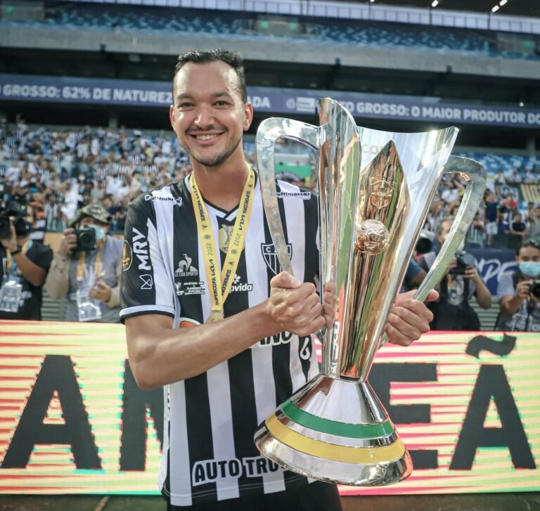 Réver chega a 10 títulos pelo Galo e se torna o maior vencedor da história do clube